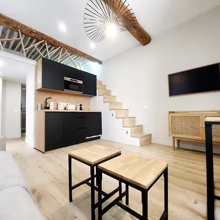 Le Bourgarel - Dans Vieil Appartement *